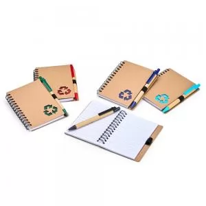 Bloco de Anotações com Pautas e Caneta Personalizada | Dimensões (L x A x P): 10.5 x 13.0 x 1.0 | Peso = 80 g