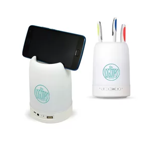 Caixa de Som com Porta Caneta e Luminária Personalizada | Dimensões (L x A x P): 9.7 x 14.0 x 9.0 | Peso = 425 g