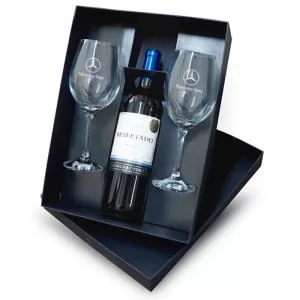 Kit Bebida com Vinho  e taças Personalizado | Dimensões (L x A x P): 26.7 x 36.0 x 10.5 | Peso = 2200 g